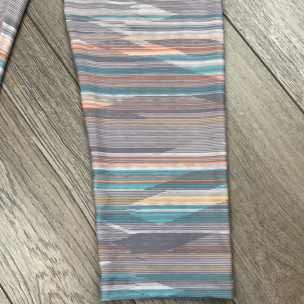 Prana Pillar Printed Capri Leggings - Picture 6 of 8